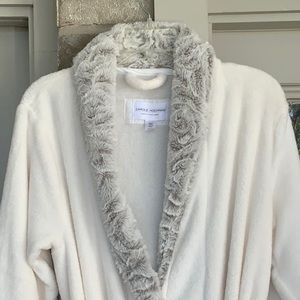 ‼️ Pretty white and grey robe